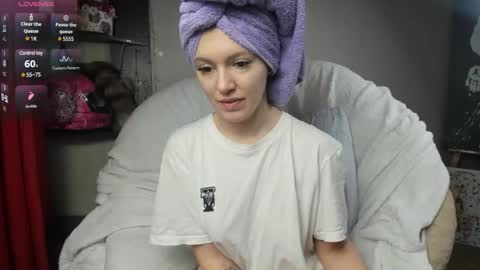Snapshot of foxy_blond chatting on February 2025 03:52:02 AM Foxy online show from February 2025 03:52:02 AM