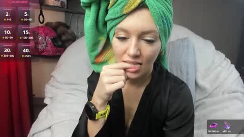 Snapshot of foxy_blond chatting on February 2025 03:26:02 AM Foxy online show from February 2025 03:26:02 AM