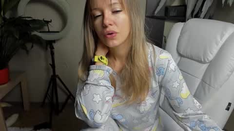 Snapshot of foxy_blond chatting on September 2025 12:23:01 AM Foxy online show from September 2025 12:23:01 AM