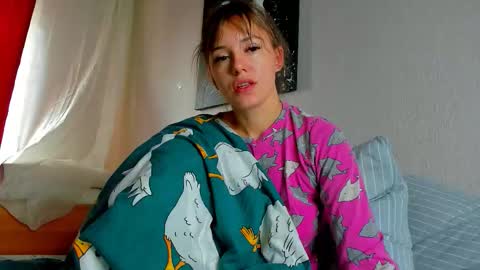 Snapshot of foxy_blond chatting on September 2025 01:07:01 AM Foxy online show from September 2025 01:07:01 AM