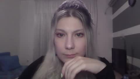 foxy_bright online show from March 2026 07:09:01 PM