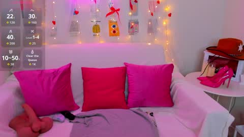 Snapshot of foxy_ginger_ chatting on May 2026 01:35:02 AM Angelica online show from May 2026 01:35:02 AM