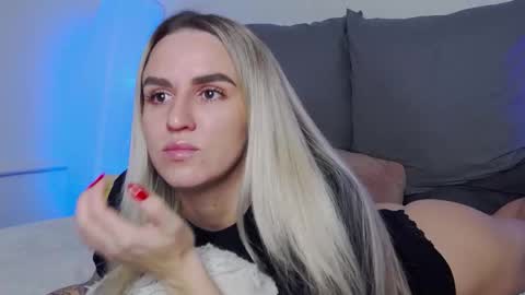 Foxy Kimmi online show from December 2025 06:31:01 AM