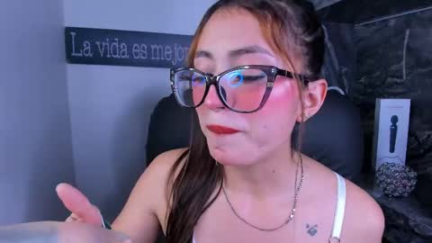 Snapshot of foxy_vilma chatting on May 2026 06:02:02 PM Miss Vilma online show from May 2026 06:02:02 PM