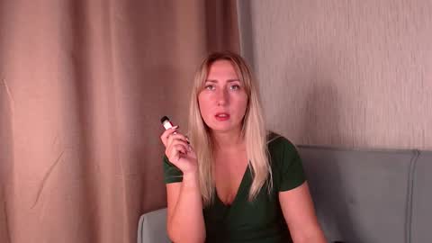 Milena online show from October 2025 02:26:02 PM