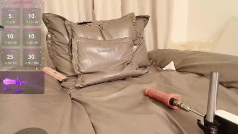 yiyi online show from December 2025 12:03:02 PM