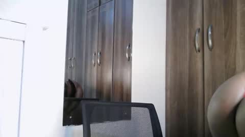 Kayla online show from December 2025 02:27:01 AM