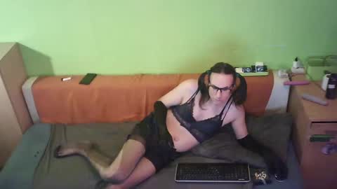 Snapshot of foxysabine chatting on December 2024 04:38:01 AM FoxySabine online show from December 2024 04:38:01 AM