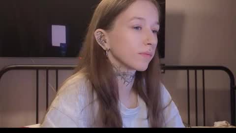 fran_bow online show from March 2026 06:47:01 PM