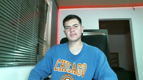 Snapshot of franccesco_699 chatting on February 2025 10:43:01 PM franccesco_699 online show from February 2025 10:43:01 PM