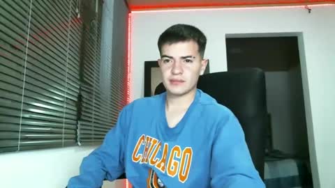 Snapshot of franccesco_699 chatting on February 2025 01:00:01 AM franccesco_699 online show from February 2025 01:00:01 AM