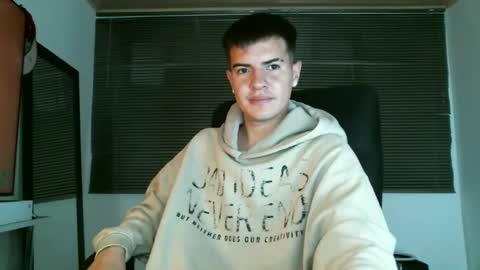 Snapshot of franccesco_699 chatting on March 2025 10:53:01 PM franccesco_699 online show from March 2025 10:53:01 PM