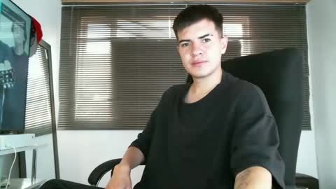 Snapshot of franccesco_699 chatting on March 2025 04:10:01 PM franccesco_699 online show from March 2025 04:10:01 PM