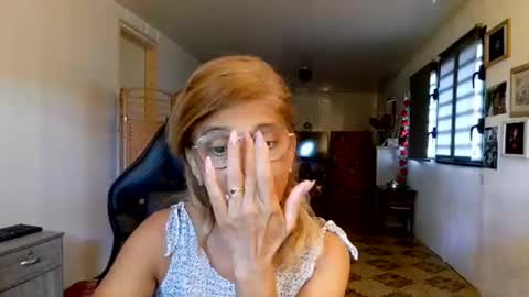 francelune online show from February 2026 12:53:02 PM