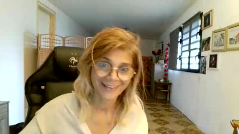 francelune online show from February 2026 12:08:02 PM