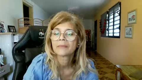 francelune online show from April 2026 11:38:02 AM