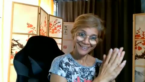 Snapshot of francelune chatting on June 2026 09:34:01 AM francelune online show from June 2026 09:34:01 AM