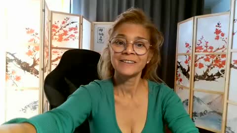 Snapshot of francelune chatting on July 2026 12:13:01 PM francelune online show from July 2026 12:13:01 PM