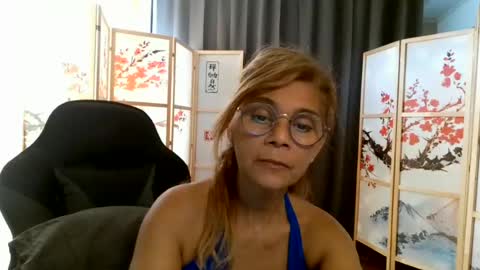 Snapshot of francelune chatting on July 2026 10:53:01 AM francelune online show from July 2026 10:53:01 AM