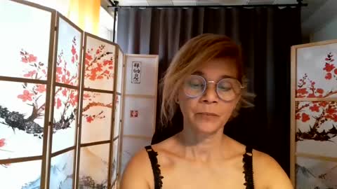 Snapshot of francelune chatting on July 2026 08:45:02 AM francelune online show from July 2026 08:45:02 AM