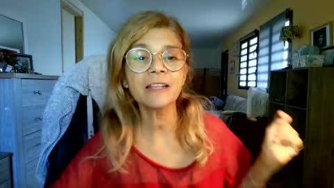 Snapshot of francelune chatting on August 2026 10:03:01 AM francelune online show from August 2026 10:03:01 AM