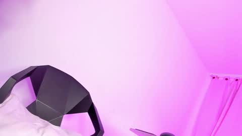 francesca online show from December 2025 10:46:02 AM