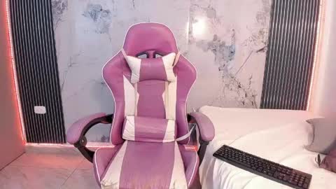 Laura online show from June 2026 07:31:01 PM