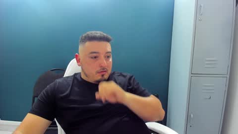 Snapshot of francoisroy chatting on December 2024 03:50:02 AM Juan online show from December 2024 03:50:02 AM