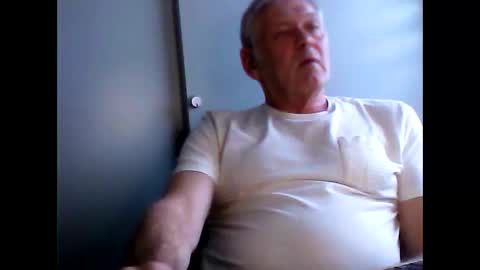 frannkboy61 online show from April 2026 06:30:02 PM