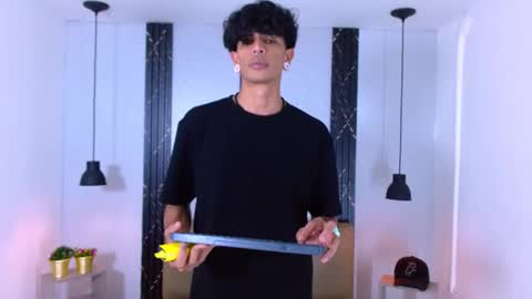 Franvill trato online show from October 2025 07:43:01 PM