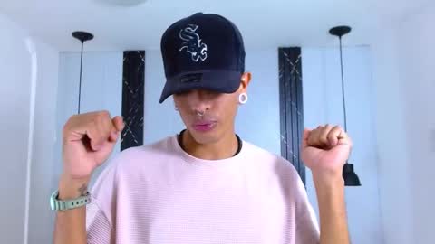 Franvill trato online show from October 2025 08:10:01 PM