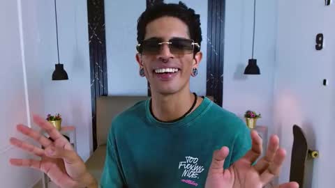 Franvill trato online show from November 2025 08:08:01 PM