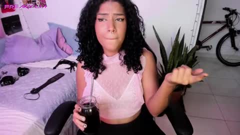 Lia Gomez online show from February 2025 10:22:01 PM