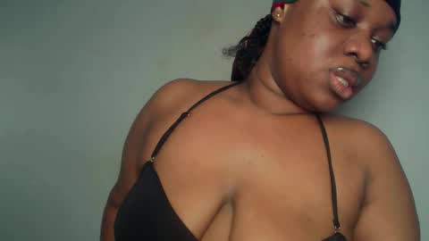 Snapshot of freaky_slut5 chatting on April 2026 04:28:02 AM freaky slut5 online show from April 2026 04:28:02 AM