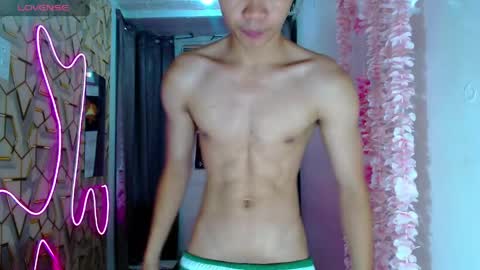 Snapshot of freakymarkxxx chatting on May 2026 09:05:02 AM Mark online show from May 2026 09:05:02 AM