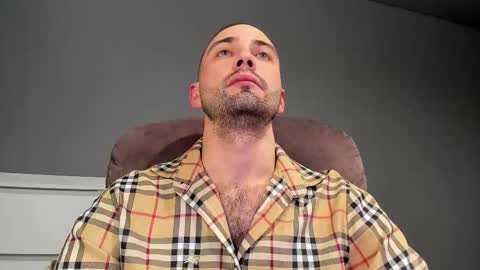 Andrew online show from November 2025 10:43:02 PM