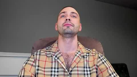 Andrew online show from November 2025 09:39:01 PM