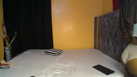 Snapshot of freesia_maquzee chatting on October 2025 04:59:02 AM KYLIE online show from October 2025 04:59:02 AM