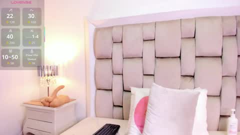 Snapshot of frehia_dimou chatting on June 2026 02:33:01 PM Frehia online show from June 2026 02:33:01 PM