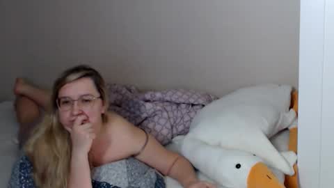 frelina online show from November 2025 07:37:01 PM