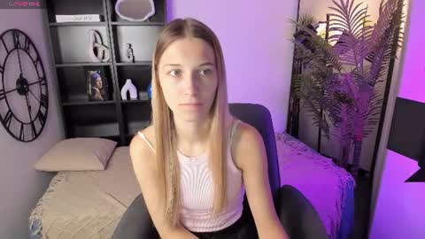 Snapshot of freya_bloss chatting on July 2026 06:10:01 AM Laura online show from July 2026 06:10:01 AM