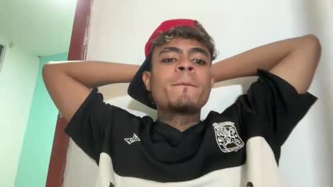 freyva_ online show from November 2025 08:39:02 AM