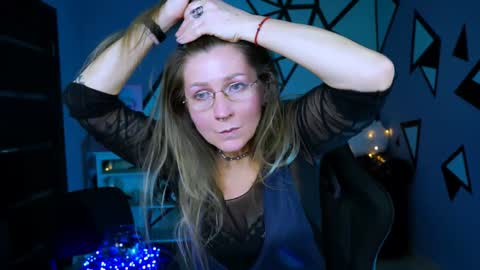 Frida Tander online show from December 2024 12:37:01 PM