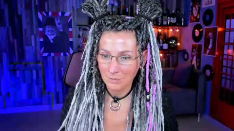 Frida Tander online show from September 2025 02:43:02 PM