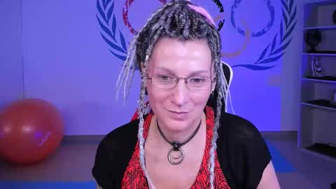 Frida Tander online show from September 2025 01:05:02 PM