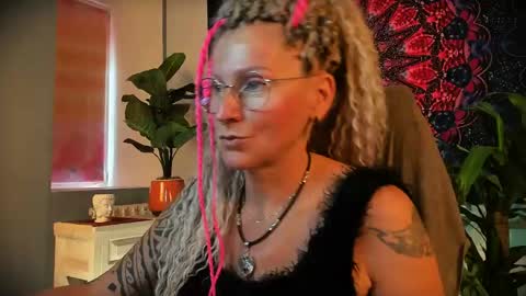 Snapshot of fridatander chatting on May 2026 05:15:02 AM Frida Tander online show from May 2026 05:15:02 AM
