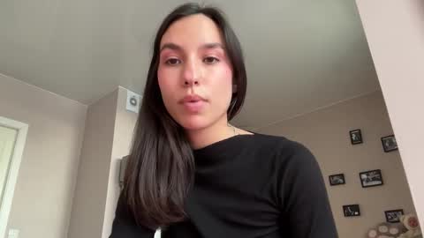 Snapshot of friend_foryou chatting on September 2025 01:46:01 PM Lina online show from September 2025 01:46:01 PM