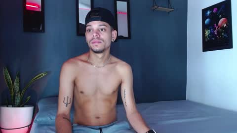 Snapshot of friendsofeverything_ chatting on December 2024 12:27:01 PM Adam y pitter online show from December 2024 12:27:01 PM