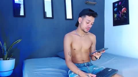 Snapshot of friendsofeverything_ chatting on December 2024 11:52:02 AM Adam y pitter online show from December 2024 11:52:02 AM