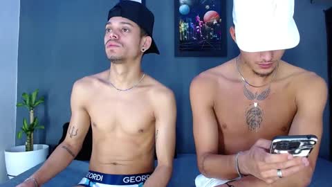 Snapshot of friendsofeverything_ chatting on December 2024 01:12:01 PM Adam y pitter online show from December 2024 01:12:01 PM